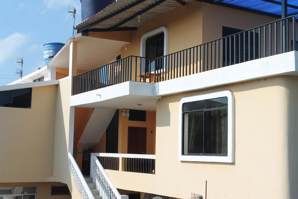 Dolphin House Hotel Puerto Baquerizo Moreno Exterior photo