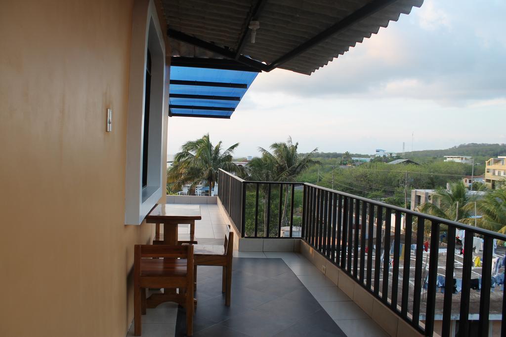 Dolphin House Hotel Puerto Baquerizo Moreno Exterior photo