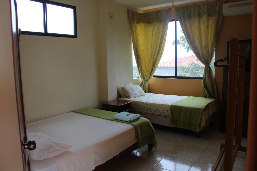 Dolphin House Hotel Puerto Baquerizo Moreno Exterior photo