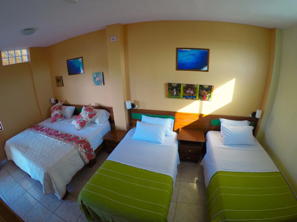Dolphin House Hotel Puerto Baquerizo Moreno Exterior photo
