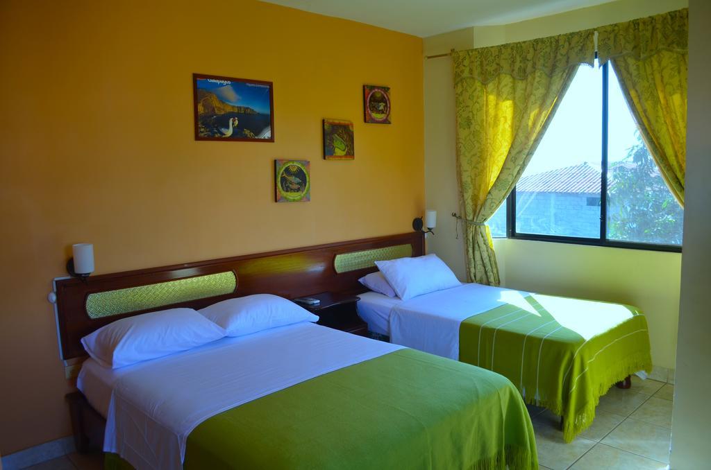 Dolphin House Hotel Puerto Baquerizo Moreno Exterior photo