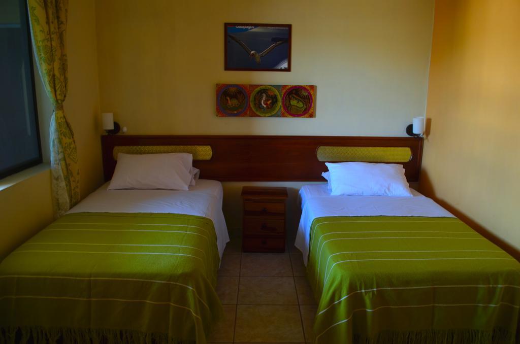 Dolphin House Hotel Puerto Baquerizo Moreno Exterior photo
