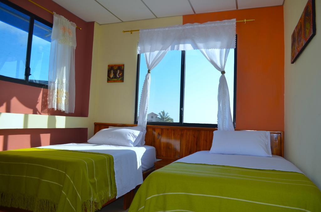 Dolphin House Hotel Puerto Baquerizo Moreno Exterior photo