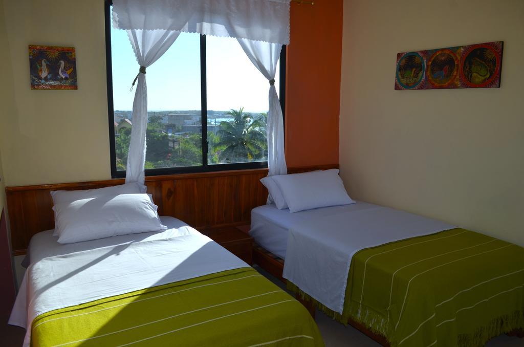 Dolphin House Hotel Puerto Baquerizo Moreno Exterior photo