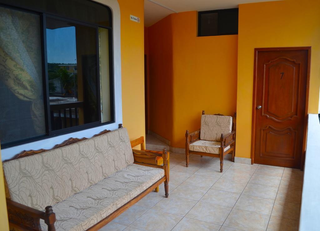 Dolphin House Hotel Puerto Baquerizo Moreno Exterior photo